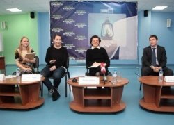Наталья Комарова пожелала молодым журналистам беречь уважение читателей
