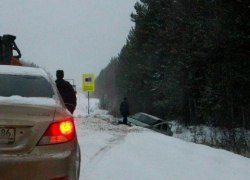 ТЫ-РЕПОРТЕР. Куда спешим? Автомобиль улетел в кювет. (ФОТО)