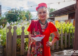 ​ГОРОДСКИЕ ИСТОРИИ. Из Челябинска &mdash; на Север, из швеи &mdash; в педагоги, из семейной дамы &mdash; в социального мотиватора. История жизни Юлии Фахрисламовой, яркой женщины из ХМАО