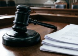 В ХМАО суд вынес приговор директору гимназии, в которую ученик ворвался с топором