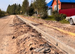 В Югорске начали обустройство тротуара на улице Лермонтова