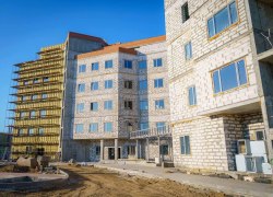 Сроки завершения строительства четырех больниц в ХМАО сдвинуты на 2026 год