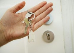 В ХМАО отменили обязательную платную оценку недвижимости для малоимущих