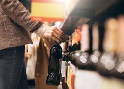 В ХМАО обсудят отмену запрета продажи алкоголя в дни детских праздников