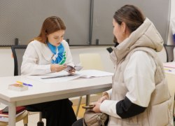 Ищут избирателей на рыбалке и картофельных полях: как работают волонтеры избиркома Югры