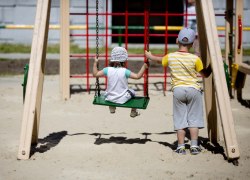 В Югре пересмотрят право на единое пособие для многодетных семей с превышением дохода не более 10%