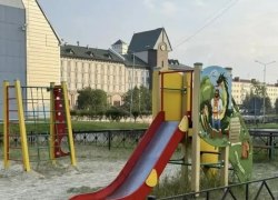 По результатам личного приема прокурора округа детская площадка в г. Югорске приведена в соответствие требованиям безопасности