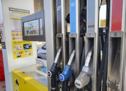 Где есть бензин прямо сейчас: гид по картам и приложениям
