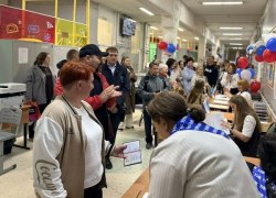 Жители ХМАО массово пришли на участки в первые часы голосования