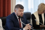 Артём Аминов направил средства депутатского фонда на обновление мебели в Детской школе искусств