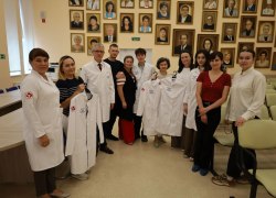 В Советской районной больнице выпускникам медицинского класса гимназии вручили халаты