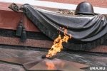 Девушка в ХМАО устроила вызывающие танцы у воинского мемориала