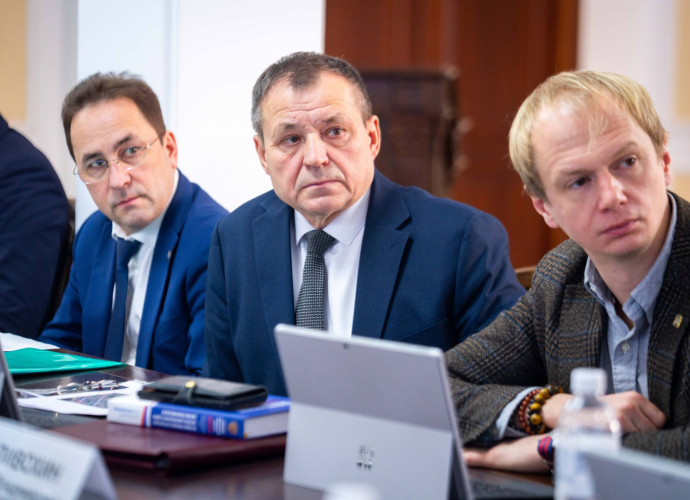 Правительство ХМАО потратит еще 1,2 млрд рублей на погашение долгов муниципальных предприятий
