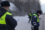 Две женщины погибли на трассе под Бисертью, помогая водителю