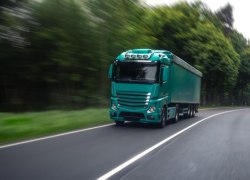 В России грузовики и автобусы можно будет водить без одной руки или ноги