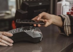 Покупатели стали тратить больше не по картам