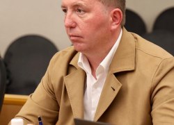 Губернатор Кухарук отказался от мандата в думе ХМАО &mdash; он перешёл к сургутскому бизнесмену Болотову