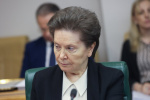 Экс-губернатор ХМАО Комарова не стала уходить с должности сенатора после ареста своего идеолога Шипилова