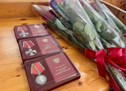 Церемония вручения государственных наград Российской Федерации семьям погибших военнослужащих состоялась сегодня в администрации Советского района.