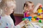 Психолог объяснила, в чем риски продления работы детских садов до 20:00