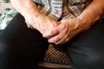 Пенсия на карте: грозит ли пенсионерам приостановка выплат из-за неснятых денег