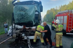 Автобус с вахтовиками врезался в фуру под Тюменью: есть погибший и раненые