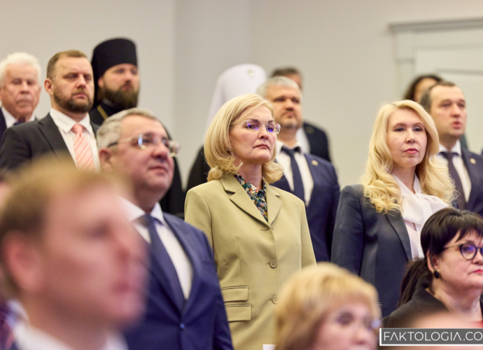 Власти ХМАО заняли у банков еще 10 млрд рублей, переплата по коммерческим кредитам превысила 13 млрд