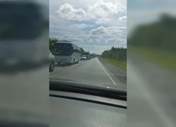 Водители вынуждены стоять в многочасовой пробке на въезде в ХМАО