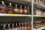Импортный алкоголь подорожает на 20%: пошлины на виски и ром повысят с мая