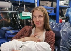 В ХМАО медики скорой помощи приняли роды на автозаправке