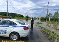Из-за мощных ливней в Свердловской области затопило трассы: список перекрытий