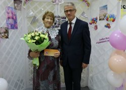 Главный врач Советской районной больницы поздравил Нину Гавриловну Куклину с 90-летним юбилеем Главный врач Советской районной больницы поздравил Нину Гавриловну Куклину с 90-летним юбилеем