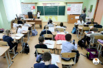 Школьникам запретят сидеть в телефонах на уроках с 1 сентября