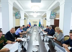 Власти ХМАО разрешили наливать бензин в канистры в некоторых районах Власти ХМАО разрешили наливать бензин в канистры в некоторых районах