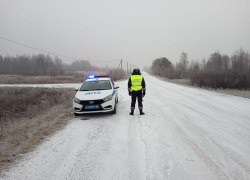 Дорожники призвали автомобилистов «переобуться» или ехать поездом