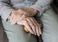 Власти ХМАО расширили меры поддержки детей, пожилых и инвалидов