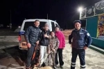 В ХМАО полицейские спасли семью вартовчан, застрявших на &laquo;трассе смерти&raquo; в сломанном автомобиле