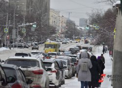 Водители Югры оказались не готовы к первому снегу: гололед, ДТП и очереди на шиномонтаж