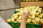 Оптовые цены на картофель в России взлетели почти на 40%