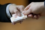 Чиновники будут получать зарплату по коэффициенту эффективности деятельности