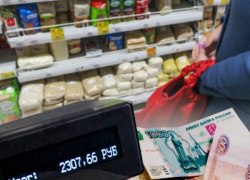 «Дай Бог, чтобы с такими ценами хватило на хлеб!» Закупили продукты с семьей из Югорска и немного обалдели от цен — репортаж из магазина