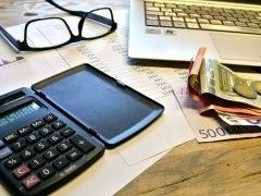 Россияне считают себя бедняками в богатой стране