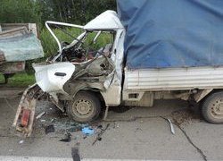 &laquo;МАЗ сдвинулся с места&raquo;. В страшном ДТП на Серовском тракте погибли молодые мужчины. ФОТО