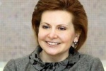 13 &laquo;ЖЕНИХОВ&raquo; КОМАРОВОЙ. ГУБЕРНАТОР &mdash; СНОВА НЕВЕСТА НА ВЫДАНЬЕ