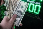 Курс доллара на Московской бирже превысил 65 руб., евро достиг 77 руб.