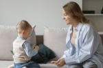 В России вводят новый ГОСТ для нянь: что это значит для родителей
