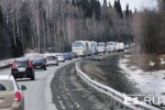 Фура перевернулась и перегородила дорогу при въезде с Серовского тракта в Екатеринбург