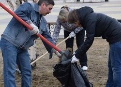 Сотрудники администрации и Думы города вышли на субботник