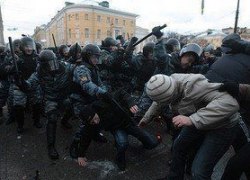 Российские власти заранее готовятся к акциям протеста из-за падения уровня жизни: «Экономические требования даже у ОМОНа могут вызвать сочувствие» Российские власти заранее готовятся к акциям протеста из-за падения уровня жизни: «Экономические требования даже у ОМОНа могут вызвать сочувствие»