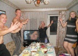 Россияне все меньше удовлетворены своей жизнью, но при этом считают, что &laquo;дела в стране идут в правильном направлении&raquo;